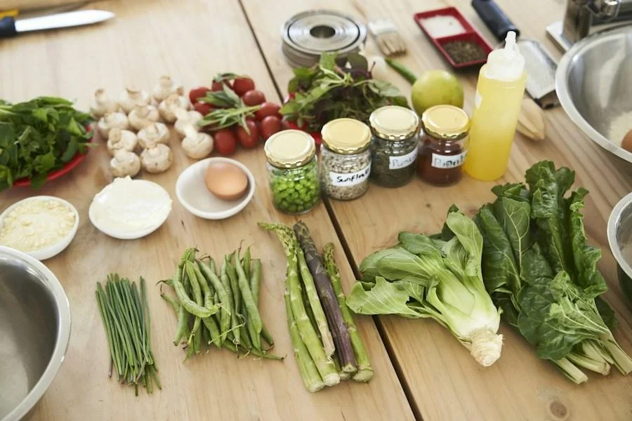 Ingredientes frescos organizados para preparar refeições